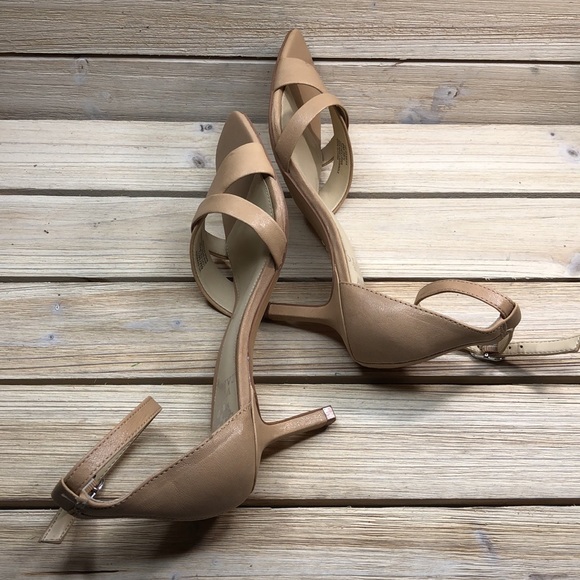 Vince Camuto Sarriss Leather Nude Low Heels 6M - Picture 7 of 9